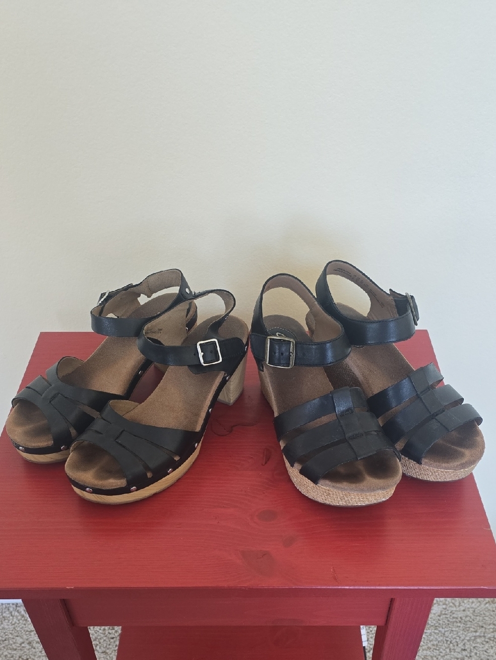 Clarks Ledella Trail & Caslynn Harp Black Strappy Sandals with Buckle - Picture 3 of 15